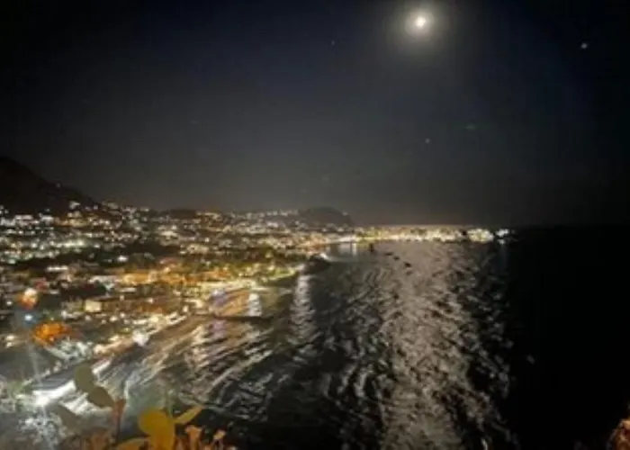 Ischia-forio-punta Caruso-la Grille Du Coq-villa 2 Il Prezzo Della E Riferito All'intero Con Il Limite Delle Persone Previste N 4 * Lacco Ameno (Isola d'Ischia)