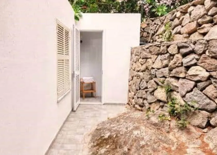 Ischia-forio-punta Caruso-la Grille Du Coq-villa 2 Il Prezzo Della E Riferito All'intero Con Il Limite Delle Persone Previste N 4 *